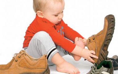 Выбираем практичную обувь для малышей